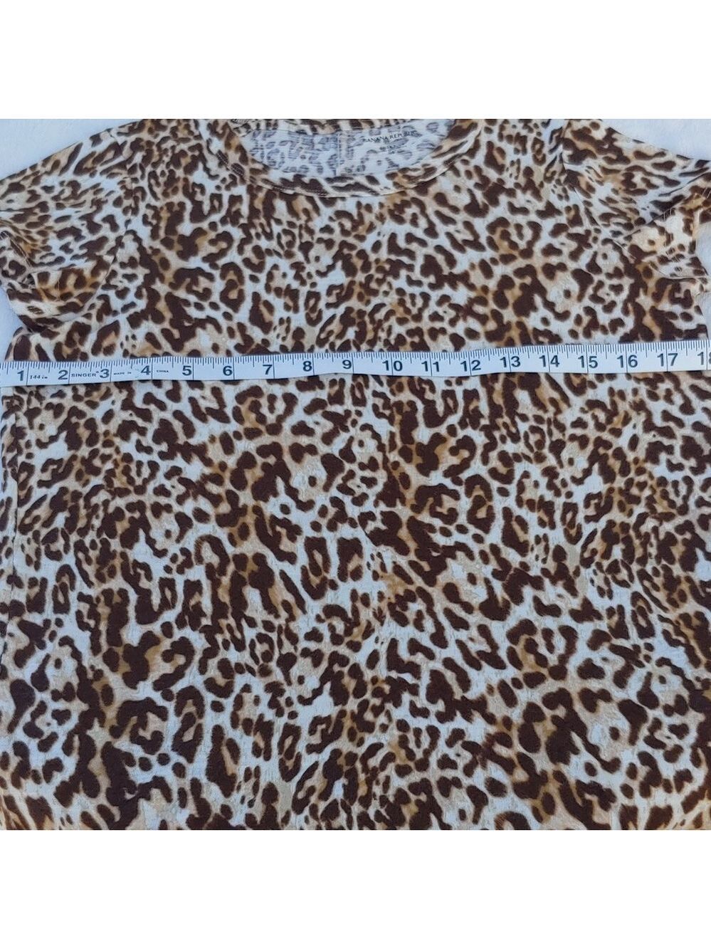 Banana Republic Leopard Print Women's Tee size Small - Picture 5 of 12